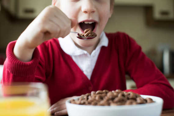 4 σημαντικοί λόγοι να μειώσετε τη ζάχαρη που τρώνε τα παιδιά