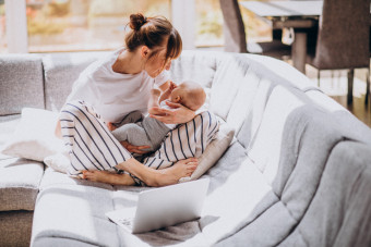 17 πράγματα που μαθαίνει κάθε μαμά τον πρώτο χρόνο με το μωρό της