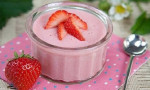 Γλυκό ψυγείου με γιαούρτι και φράουλες