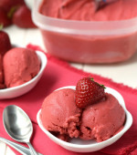 Παγωτό γιαούρτι με φράουλες