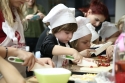 H Nestlé Ελλάς: Γιορτάζει τη Διεθνή Ημέρα των Σεφ δημιουργώντας με τα παιδιά των υπαλλήλων της και τον Κυριάκο Μελά τον «Τέχνη στο Πιάτο»!