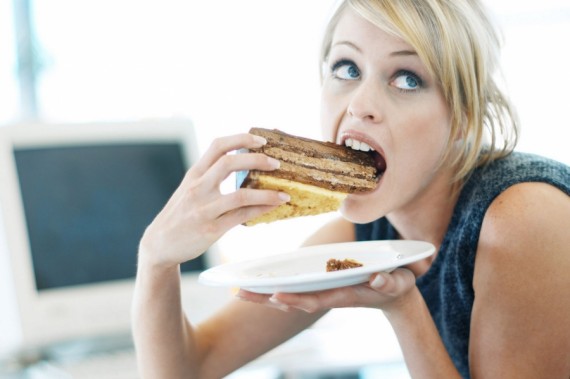 6 τρόποι για να μην τρως από άγχος!