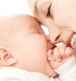 7 ερωτήσεις που δεν πρέπει να κάνετε σε μια νέα μαμά
