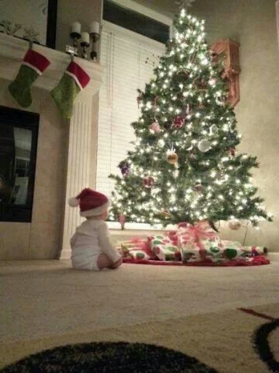 7 tips για να προφυλάξετε το χριστουγεννιάτικο δέντρο από τα μικρά παιδιά