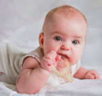 10+1 τρόποι να ανακουφίσετε το μωρό από τους πόνους οδοντοφυΐας