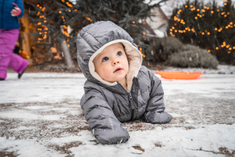 Πώς πρέπει να ντύνουμε ένα μωρό όταν έχει πολύ κρύο