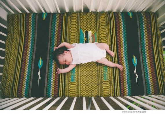 Ποια είναι η καλύτερη ηλικία για να αρχίσει ένα μωρό να κοιμάται στο δικό του δωμάτιο;
