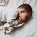 6 τρόποι να βοηθήσετε το μωρό σας να κοιμάται όλη τη νύχτα