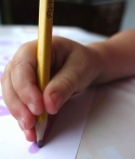 5 συνηθισμένα λάθη που κάνουν τα παιδιά όταν μαθαίνουν να γράφουν (και πώς να τα διορθώσετε)