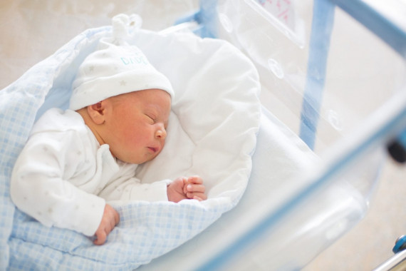 Πώς να διαλέξετε το ιδανικό πρώτο ρουχαλάκι του μωρού