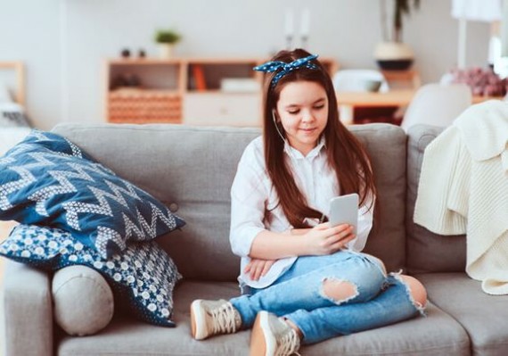 10 κανόνες που πρέπει να θέσετε όταν τα παιδιά μένουν μόνα στο σπίτι