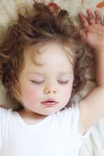 4 πράγματα που δεν είχατε φανταστεί ότι μπορεί να χαλάνε τον ύπνο του παιδιού