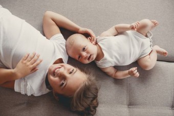 4 λόγοι που είναι τέλειο να έχει κανείς παιδιά με μεγάλη διαφορά ηλικίας